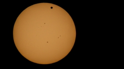 Venus silhouette in the Sun
